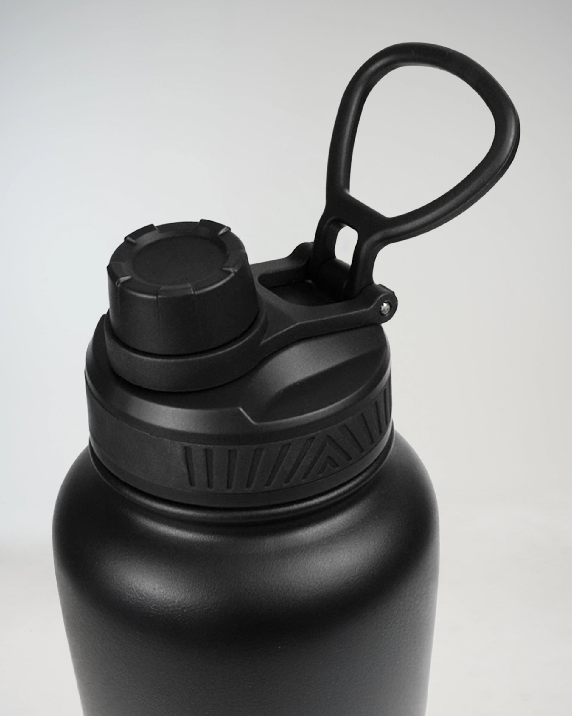 Top view of midnight black EVOActive Fusion-Sip bottle highlighting spill-resistant lid for hot and cold drinks